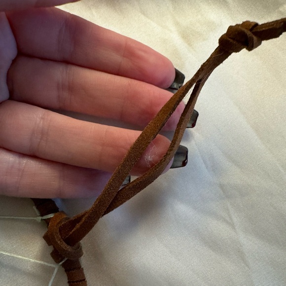 Gorgeous feathered Dreamcatcher with Tree of Life and sueded leather detailing - Picture 5 of 5